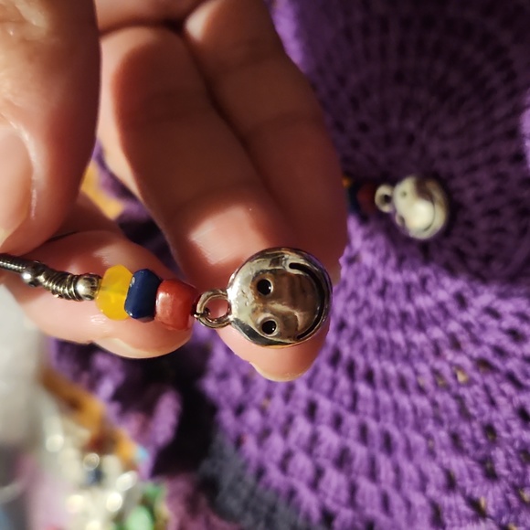 Smiley face earrings - Picture 3 of 3